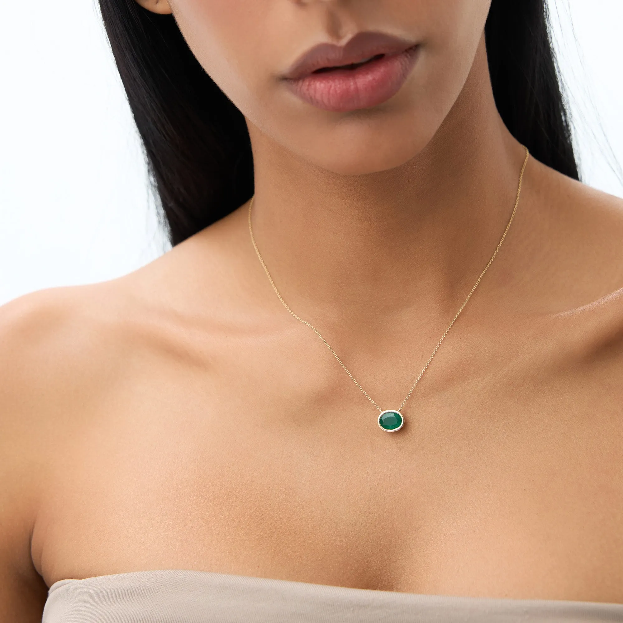 14k 1.55 - 2.20 Ctw Oval Shaped Bezel Setting Emerald Necklace