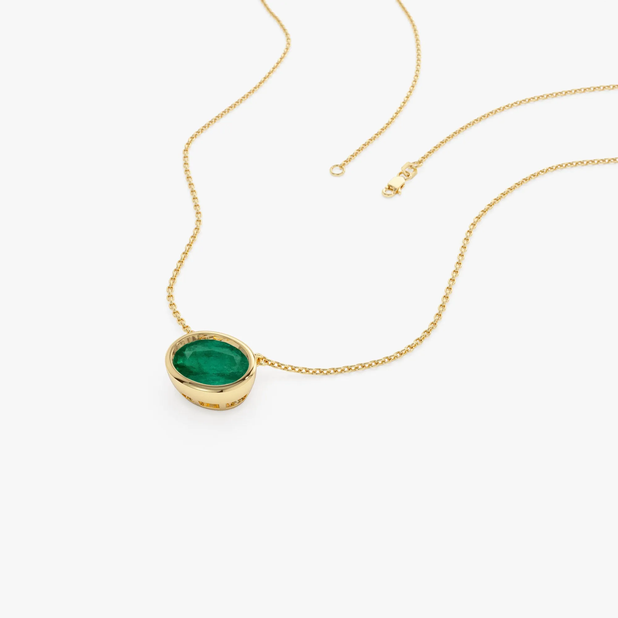 14k 1.55 - 2.20 Ctw Oval Shaped Bezel Setting Emerald Necklace