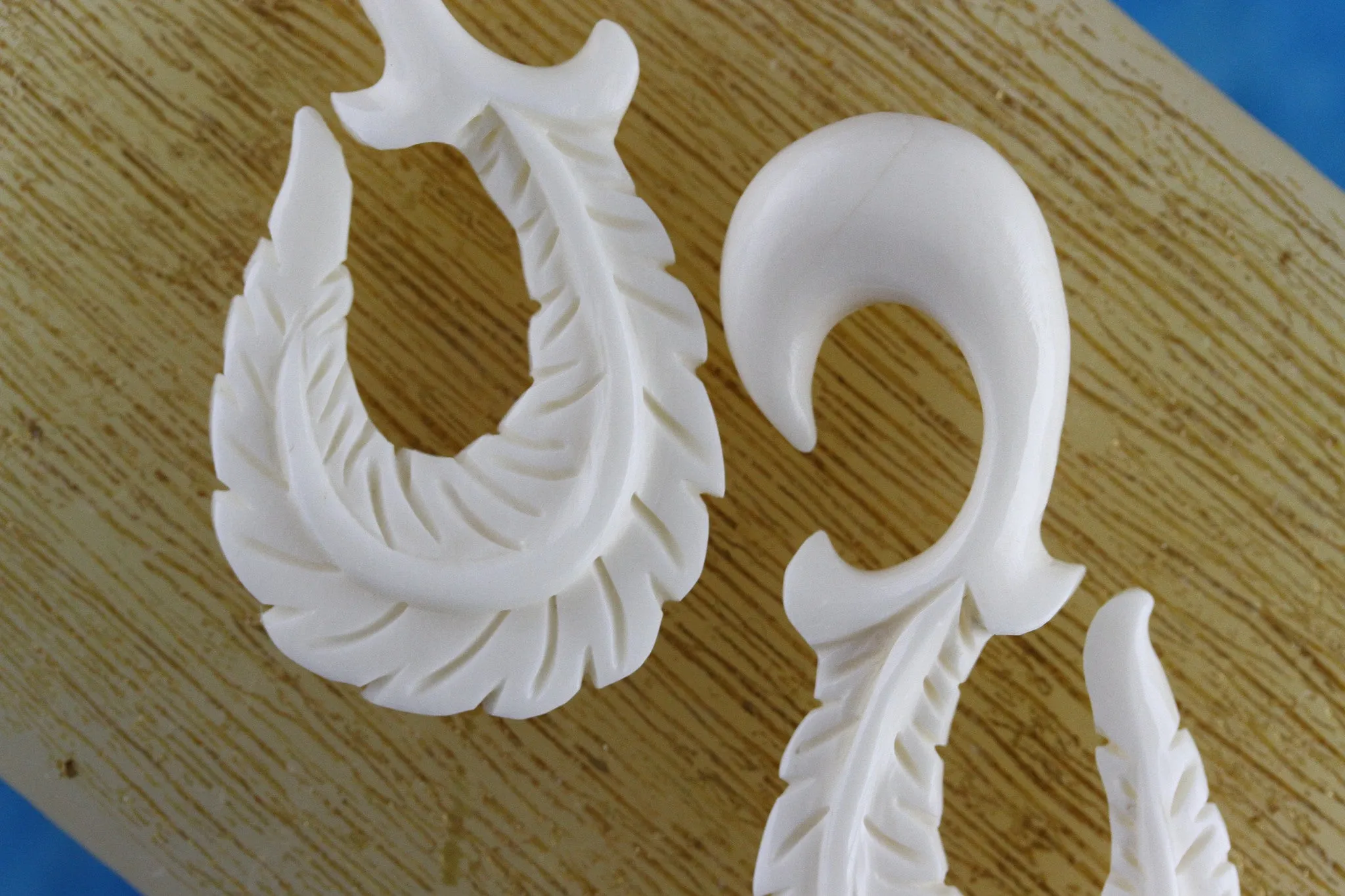 Curved Feather Stretch Ear Hangers (Pair) - C039