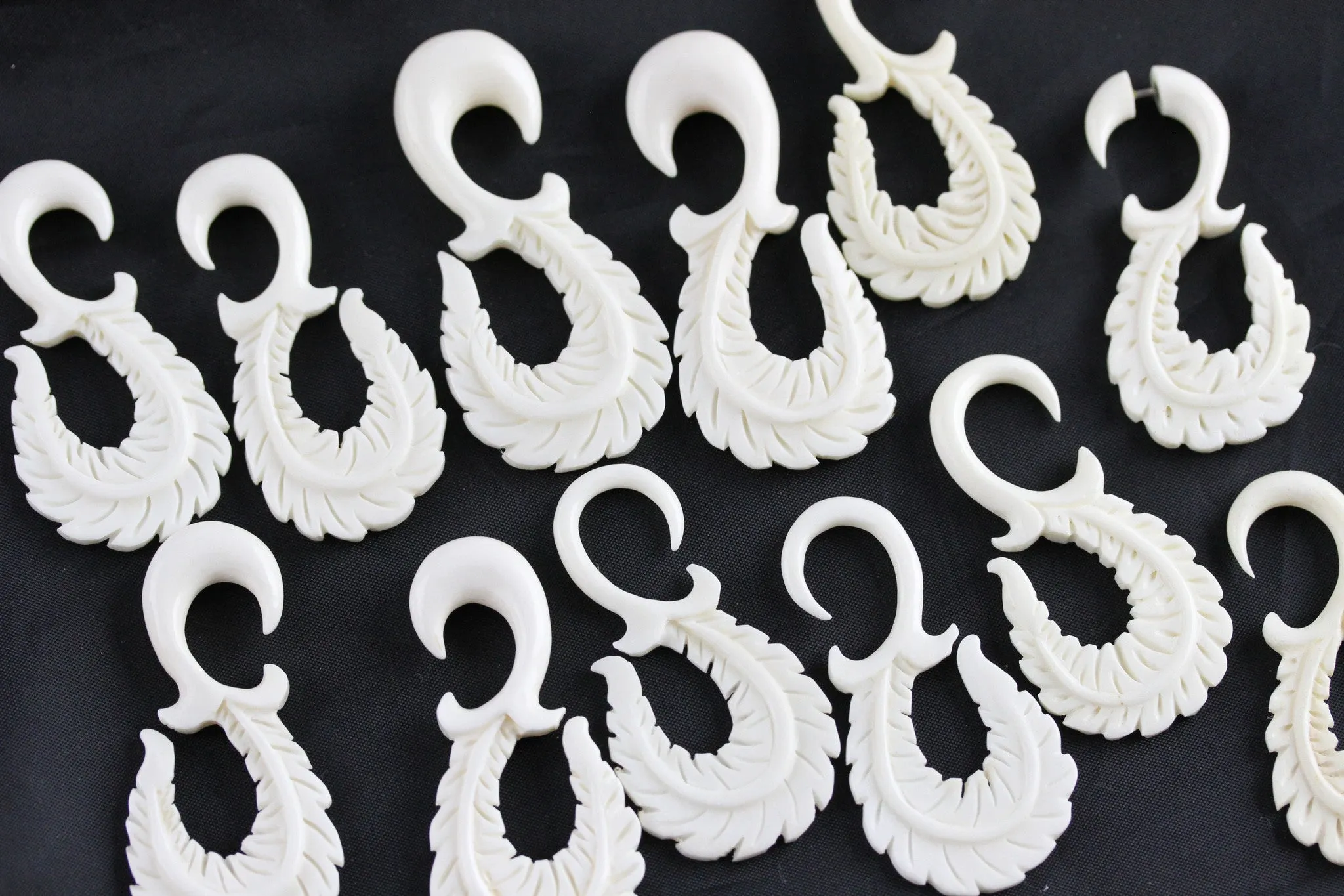 Curved Feather Stretch Ear Hangers (Pair) - C039