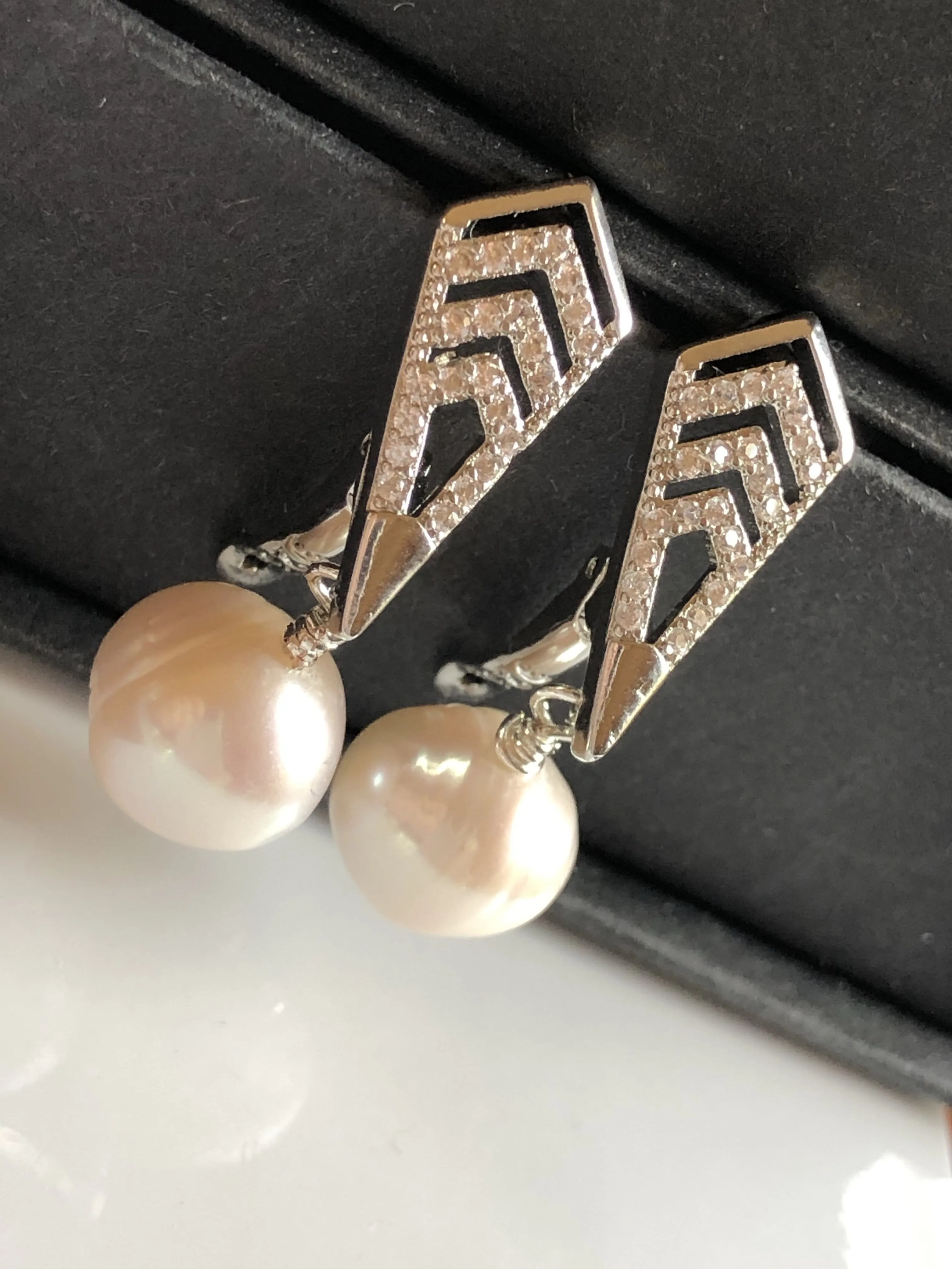 Earrings: Ivory baroque freshwater drop pearl Art Deco style - classic