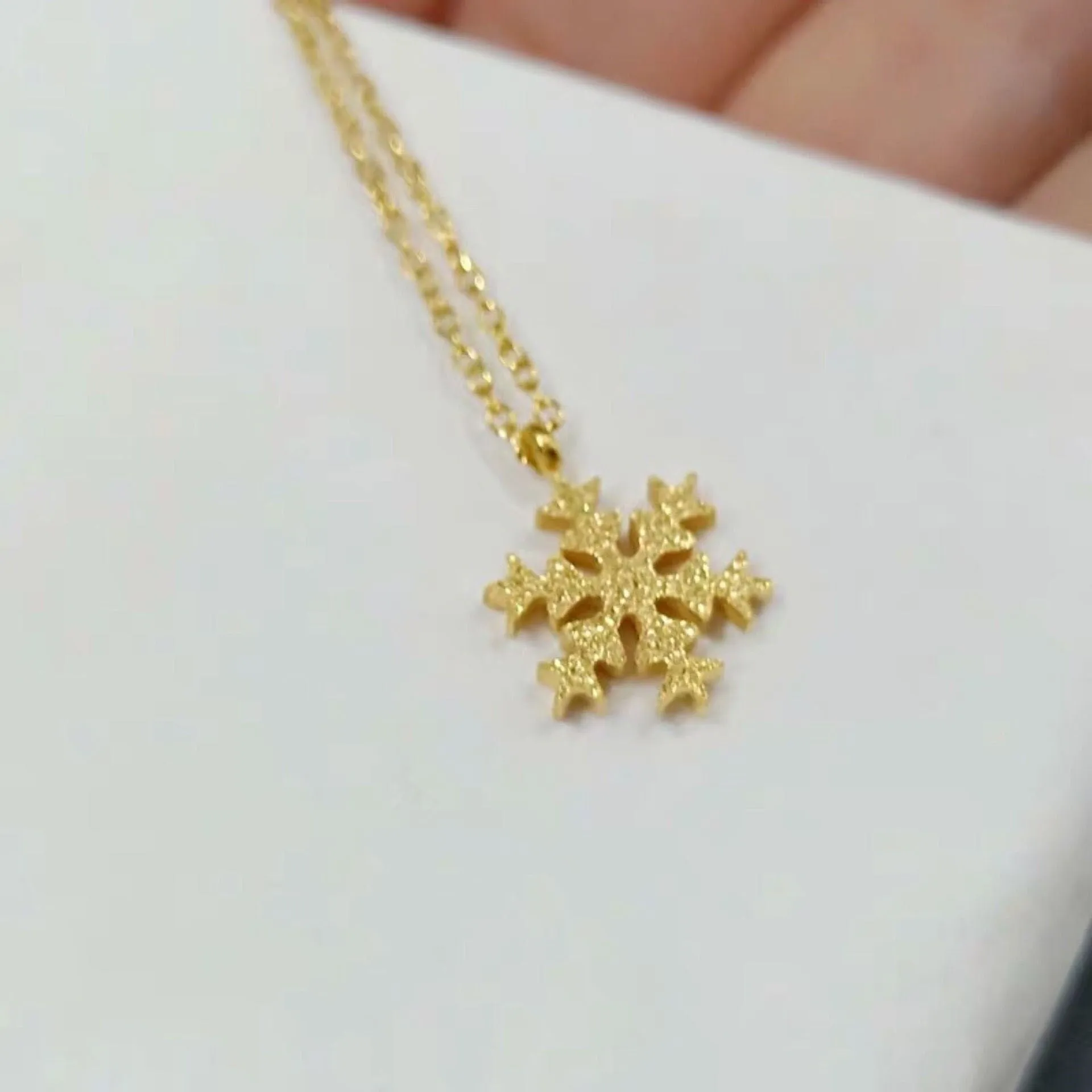 Fashion simple stainless steel necklace snowflake pendant necklace