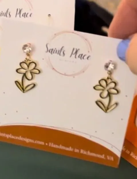 Mini gold flower earrings