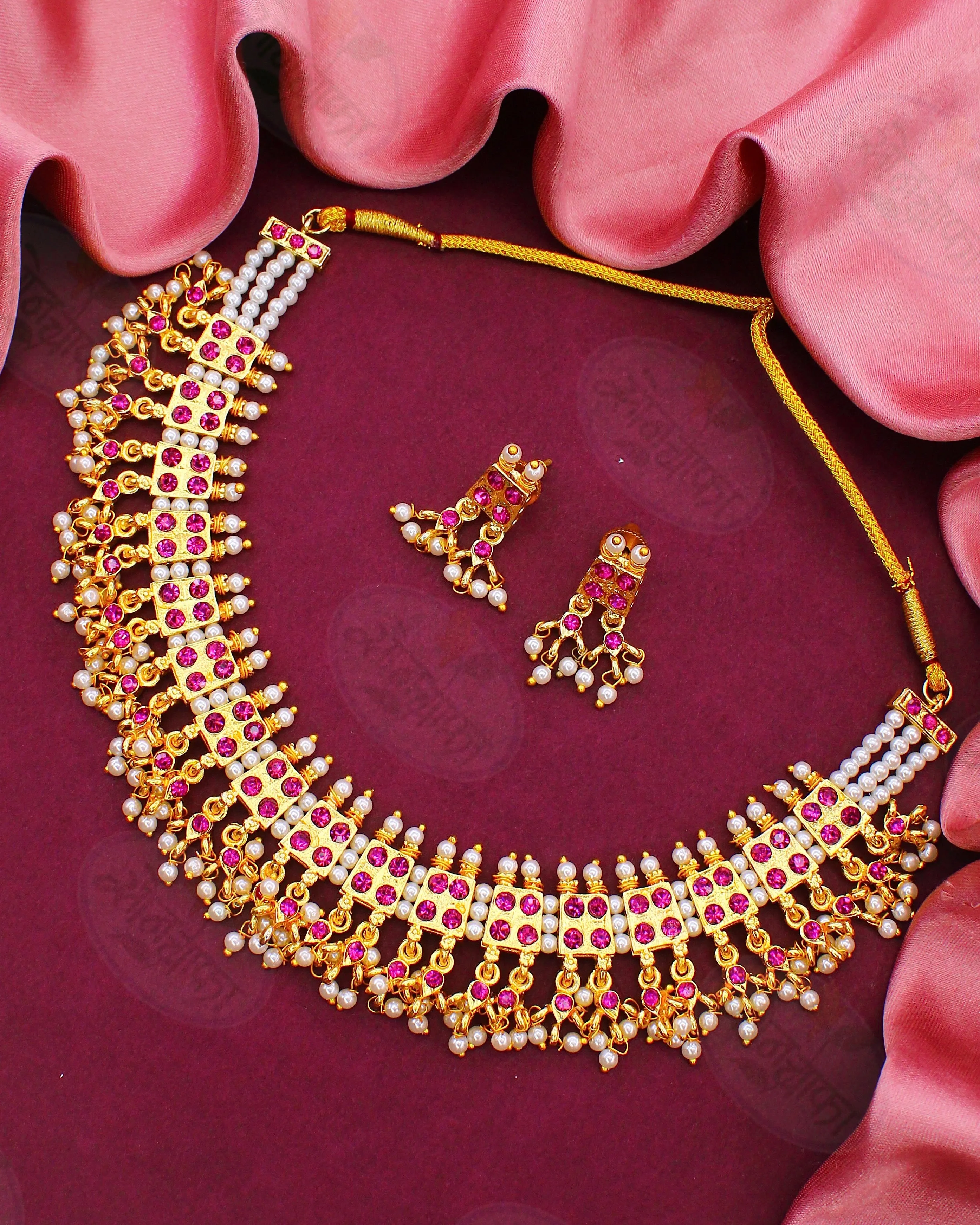 REGAL ENCHANTMENT PEARL NECKLACE
