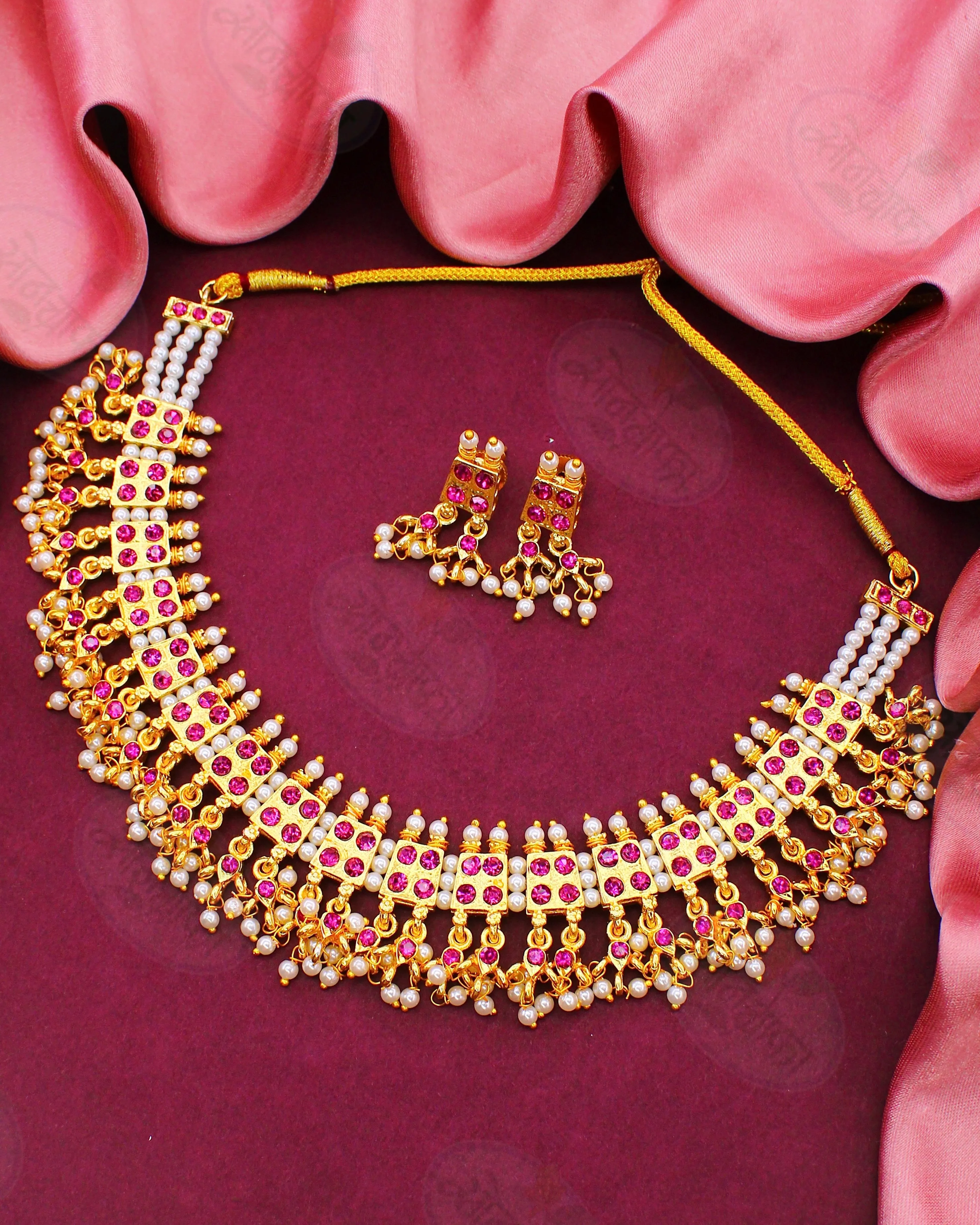 REGAL ENCHANTMENT PEARL NECKLACE