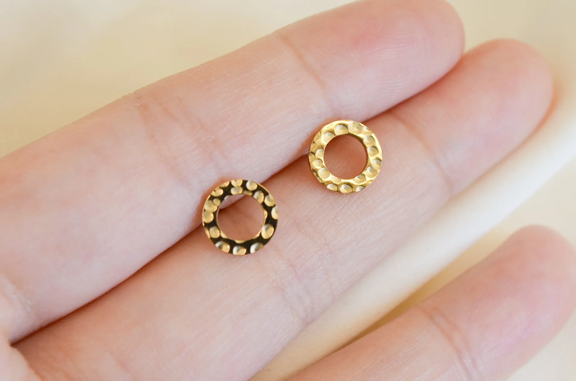 Rylee circle stud earrings