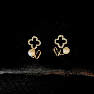 Sparkling Clover Pearl Stud Earrings (Pure Silver)