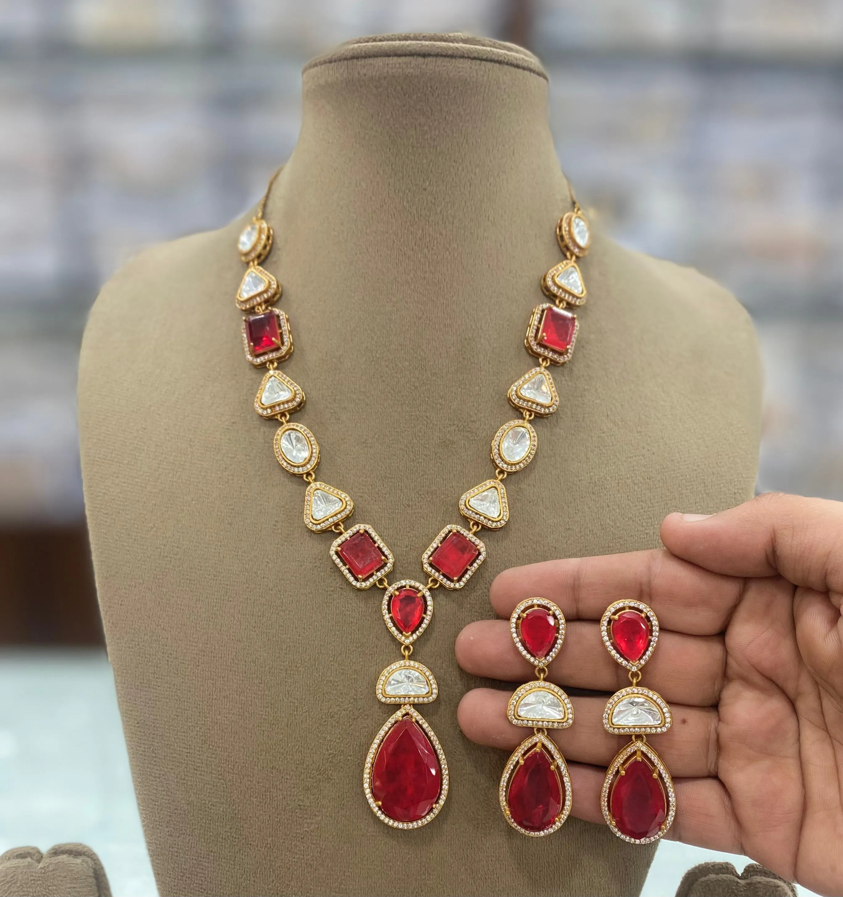 Teardrop Polki Statement Necklace Earrings Set, Teardrop Polki Jewellery, Teardrop Necklace Set, Polki Celebrities Jewellery, Bollywood Inspired Polki Necklace Set, Bollywood Jewelry, Polki Earrings Set, Polki Wedding Necklace
